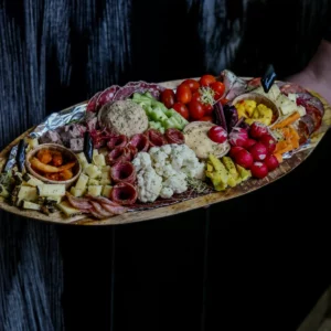 boucherieyonnet planche formages, legumes, charcuterie